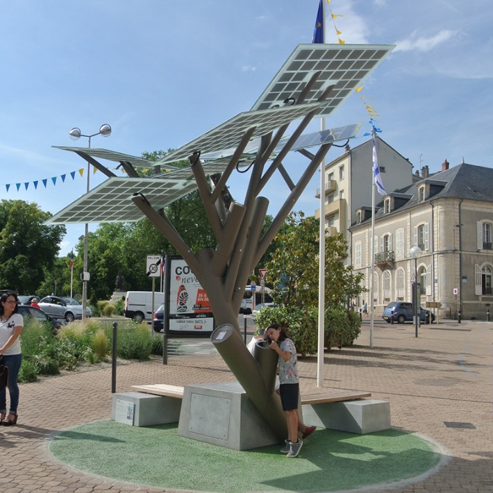  Solar charging seat solar tree