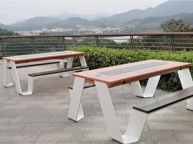  Smart outdoor seat